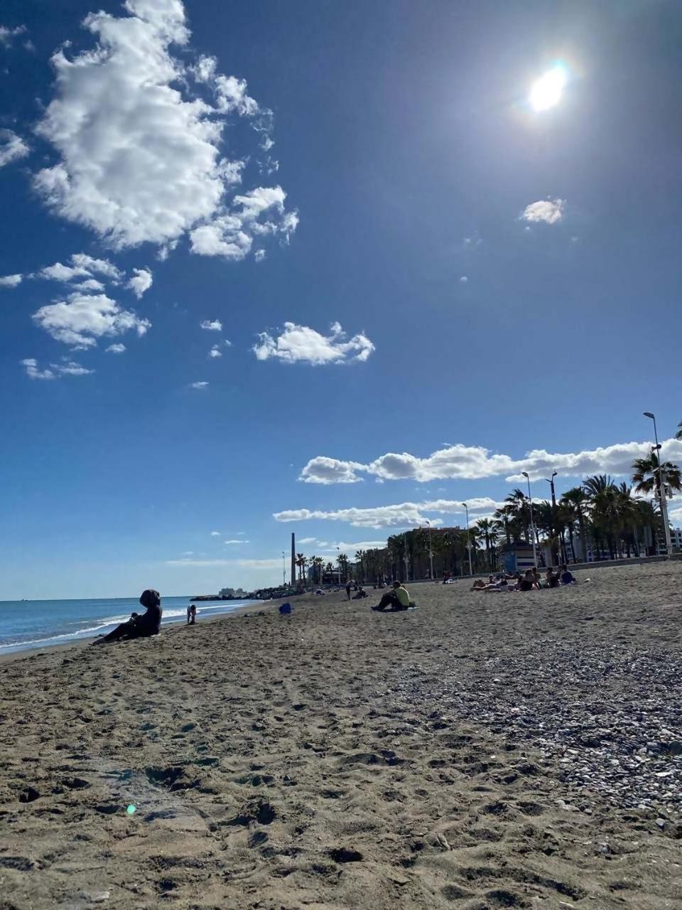 La Caramba Amplio Apartamento En La Playa Málaga Extérieur photo
